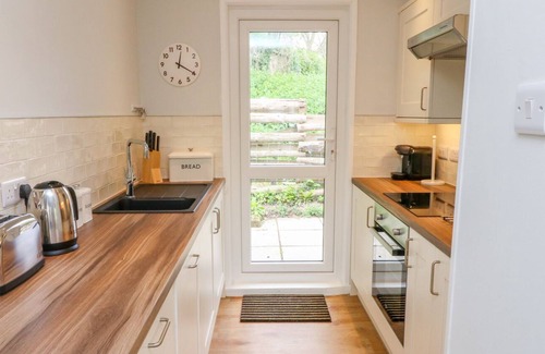 Northam Cottage | LAVENDER LODGE, family friendly, with a garden in Northam
