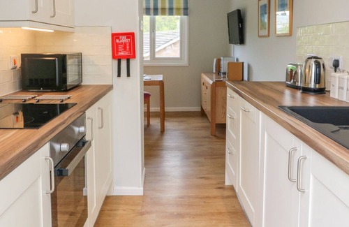 Northam Cottage | LAVENDER LODGE, family friendly, with a garden in Northam