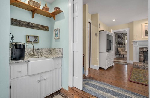 Chincoteague House | Lavinder House - Waterfront; North Main!