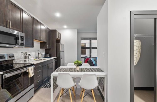 Westown Apartment | Lavish 1BR at Historic Journal Sentinel/65" TV