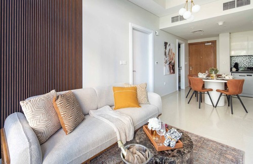 Sheikh Zayed Road Apartment | Lavish 2BR with Community View in Business Bay!
