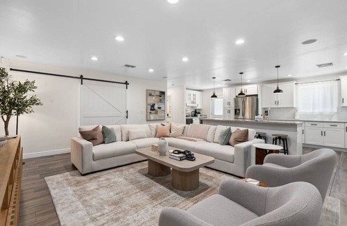 Camelback East House | Lavish 5 bed w/Backyard Oasis & Gameroom!