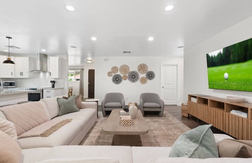 Camelback East House | Lavish 5 bed w/Backyard Oasis & Gameroom!
