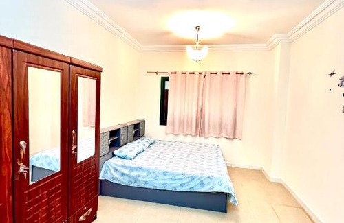 Al Mankhool Apartment | Lavish Sharing Family Room !! Furnished !!Free Bill