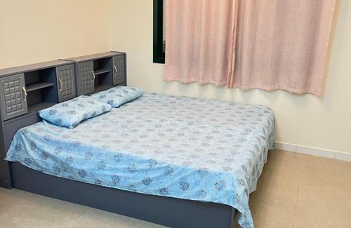 Al Mankhool Apartment | Lavish Sharing Family Room !! Furnished !!Free Bill