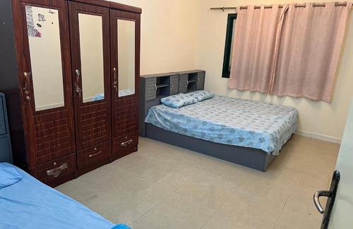 Al Mankhool Apartment | Lavish Sharing Family Room !! Furnished !!Free Bill