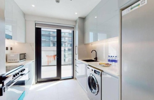 Jadaf Apartment | Lavish stay at 3BR apartment - Binghatti Creek - Sleek & Sophisticated - Steps Away from Dubai mall & Burj Khalifa