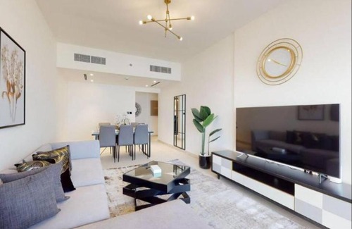 Jadaf Apartment | Lavish stay at 3BR apartment - Binghatti Creek - Sleek & Sophisticated - Steps Away from Dubai mall & Burj Khalifa
