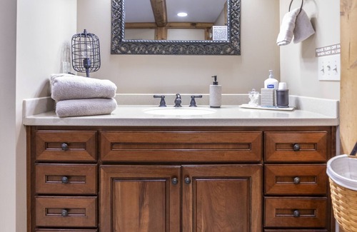 Roanoke Bed & Breakfast | Lavista Suite King Ensuite Mountain view
