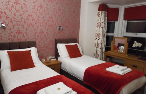 Torquay City Centre House | Lawnswood Guest House