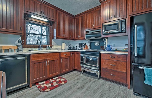Lecompton House | Lawrence Area Vacation Rental 15 Mi to Topeka!