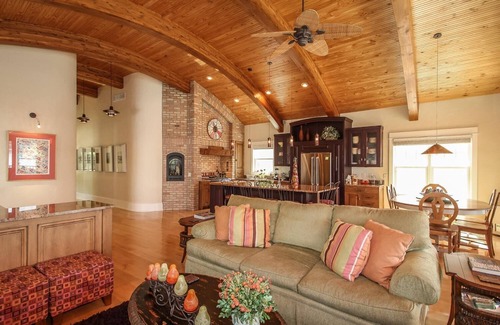 Saugatuck Villa | Lay By The Bay - Four Bedroom Villa, Sleeps 10