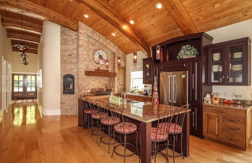 Saugatuck Villa | Lay By The Bay - Four Bedroom Villa, Sleeps 10
