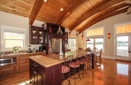 Saugatuck Villa | Lay By The Bay - Four Bedroom Villa, Sleeps 10