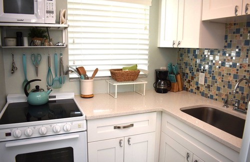 Bradenton Beach Condo | Lay-Z Liv-N 13 ~ Pool, updated, Beach = 1 block