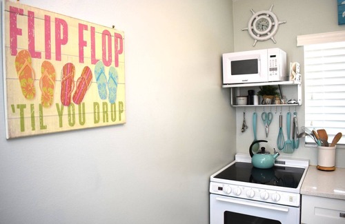 Bradenton Beach Condo | Lay-Z Liv-N 13 ~ Pool, updated, Beach = 1 block