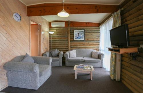 Lakes Entrance Apartment | Lazy Acre Log Cabins