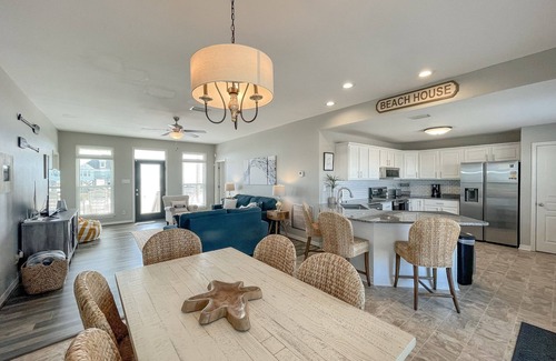 Dauphin Island House | Lazy Bass - Family Friendly Three Bedroom/Two Bath Home - Easy Walk to Beach