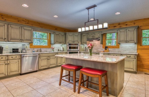 Waynesville House | Lazy Bear 5 BR/5.5 BA