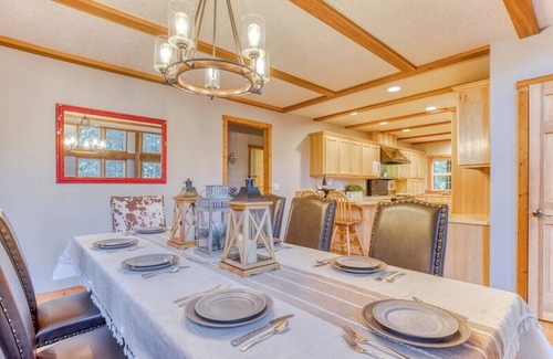 Welches Cabin | Lazy Bear Lodge: Hot Tub Resort Pool & Game Room