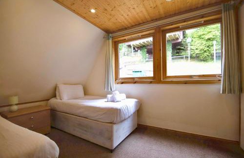 Liverton House | Lazy Bear Lodge with Hor Tub - Finlake Resort and Spa in Devon