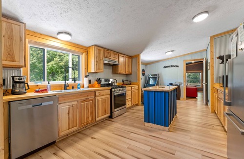 Laurelville Cabin | Lazy Bear | Theater Room | Hocking Hills