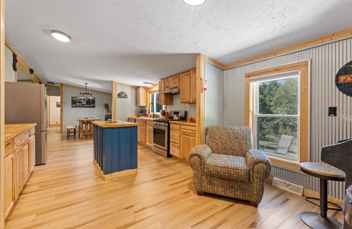 Laurelville Cabin | Lazy Bear | Theater Room | Hocking Hills