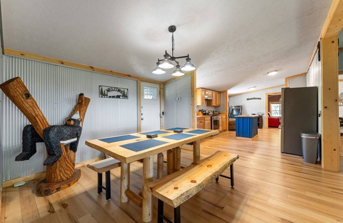 Laurelville Cabin | Lazy Bear | Theater Room | Hocking Hills