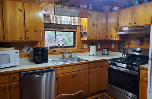 Blue Ridge Cabin | " Lazy Bears Cabin" Located in Cherry LognHighly Rated 9.8 overall by Guest