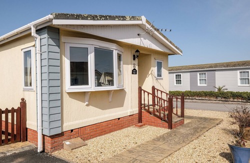 Padstow Cottage | LAZY DAYS, family friendly, with a garden in St Merryn