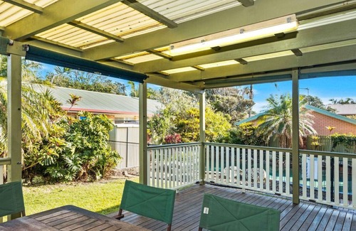 Pottsville House | LAZY DAYZ - LOUNGE BY THE POOL