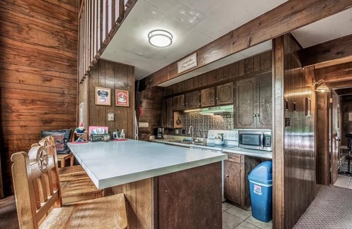 Ruidoso Cabin | Lazy Dog Lodge - hot tub, dog friendly, wifi
