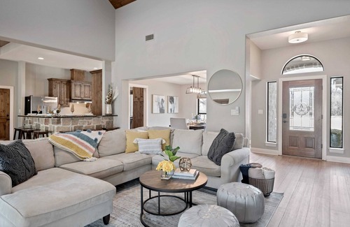 Kingsland House | Lazy Getaway on The Cove | Concierge Services