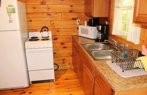 Logan Cabin | Lazy Lane Cabins - Jack Pine Hollow