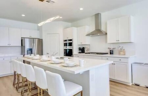 Coachella House | Lazy River, pickleball, g’room, fun in the desert!