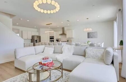 Coachella House | Lazy River, pickleball, g’room, fun in the desert!