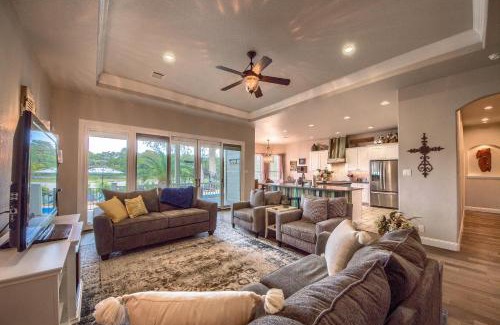 New Braunfels House | LD 1215 Dock Holiday