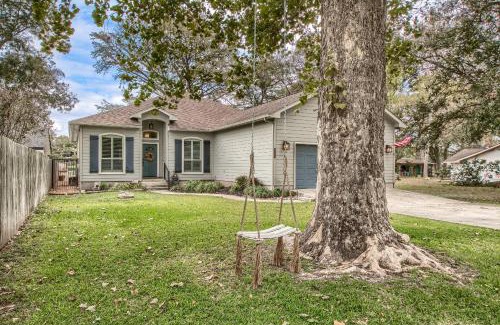 New Braunfels House | LD 1215 Dock Holiday