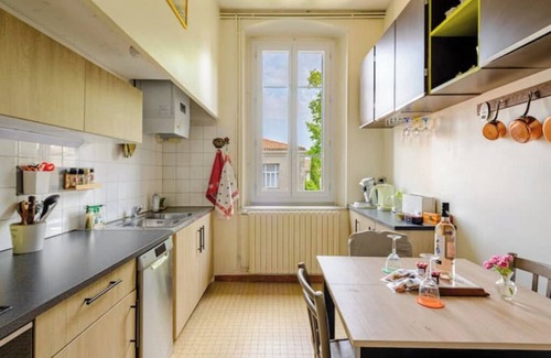 Bastide Saint-Louis Apartment | Le 117 Large one-bedroom apartment in mansion near Bastide