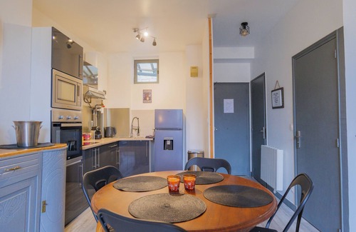 Saumur Apartment | Le 5, Charming apartment, Saumur town center. View of St Peter's Square and Church