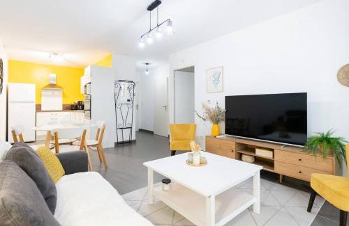 Gares Apartment | Le Barcelone, Beau T2, Clim, Terrasse,Centre ville