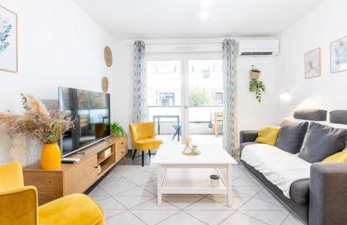 Gares Apartment | Le Barcelone, Beau T2, Clim, Terrasse,Centre ville