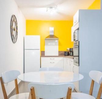 Gares Apartment | Le Barcelone, Beau T2, Clim, Terrasse,Centre ville