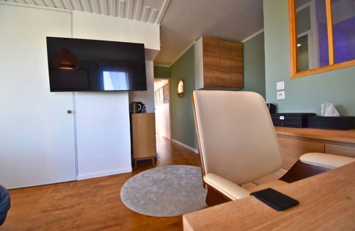 Aubervilliers Apartment | Le Belvédère Parisien - Billiards and Large Terrace
