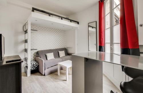 Notre-Dame Apartment | Le Black and White - Trianon