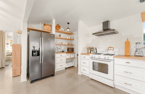 Yucca Valley House | Le bungalow du désert: Amazing View, Spa, Cowboy Pool, Hike outside the backdoor