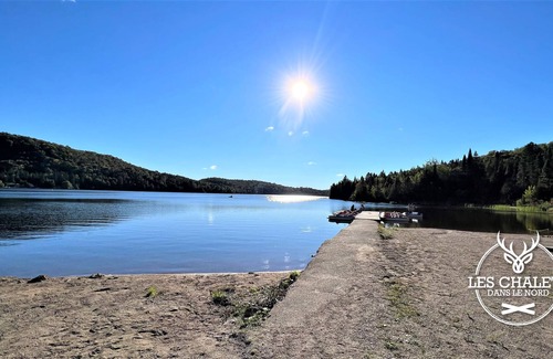 Sainte-Lucie-des-Laurentides Ski Chalet | 🔥 Le1601 - Spa and Beach - Chalets in the north 🔥