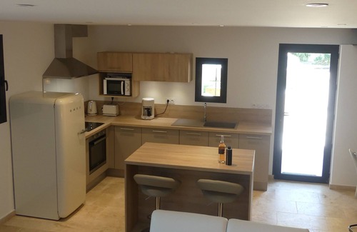 Cucuron House | Le Cabanon, in the cherry trees