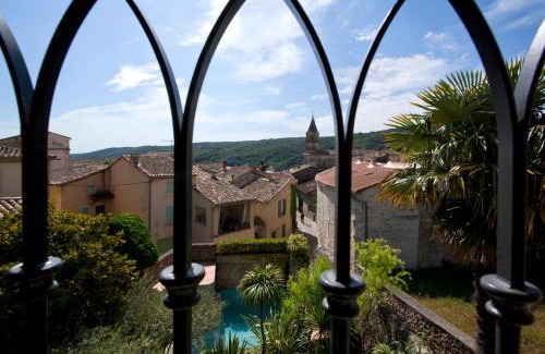 Collias Hotel | Le Castellas Hotel & SPA - TERITORIA