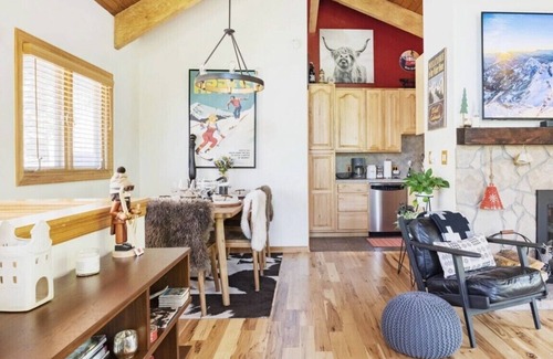 Vail Ski Chalet | "Le Chalet Après" - Stylish Alpen Townhome - Walk to Express Bus